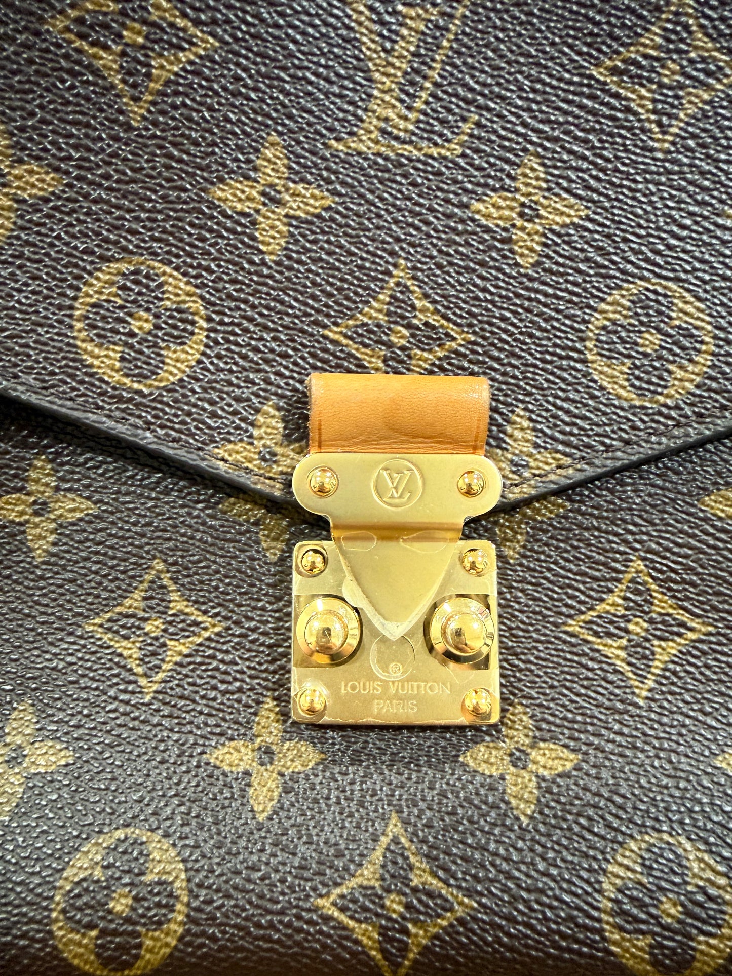 Pre-Owned Louis Vuitton Pochette Metis Monogram Canvas