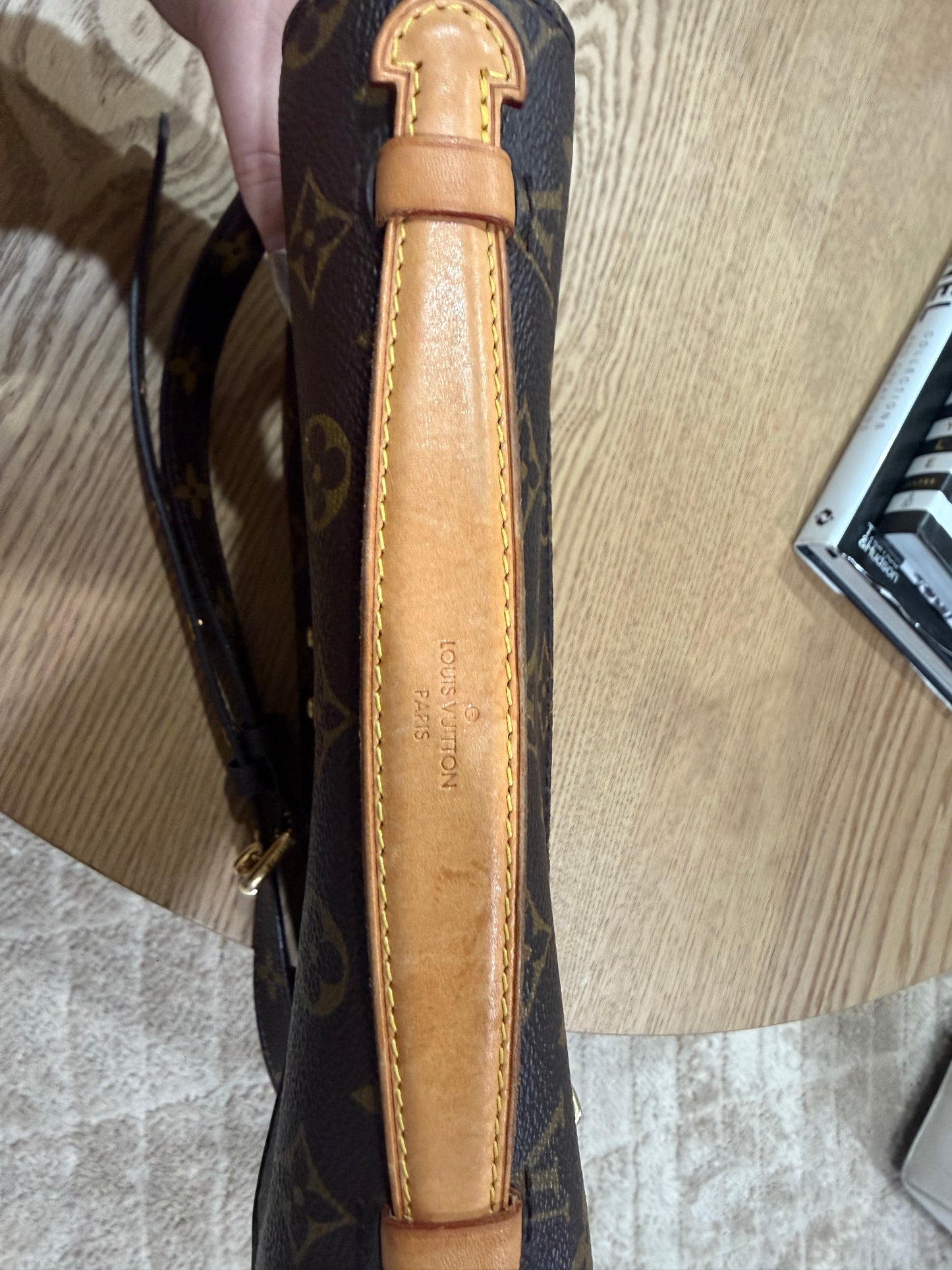 Pre-Owned Louis Vuitton Pochette Metis Monogram Canvas