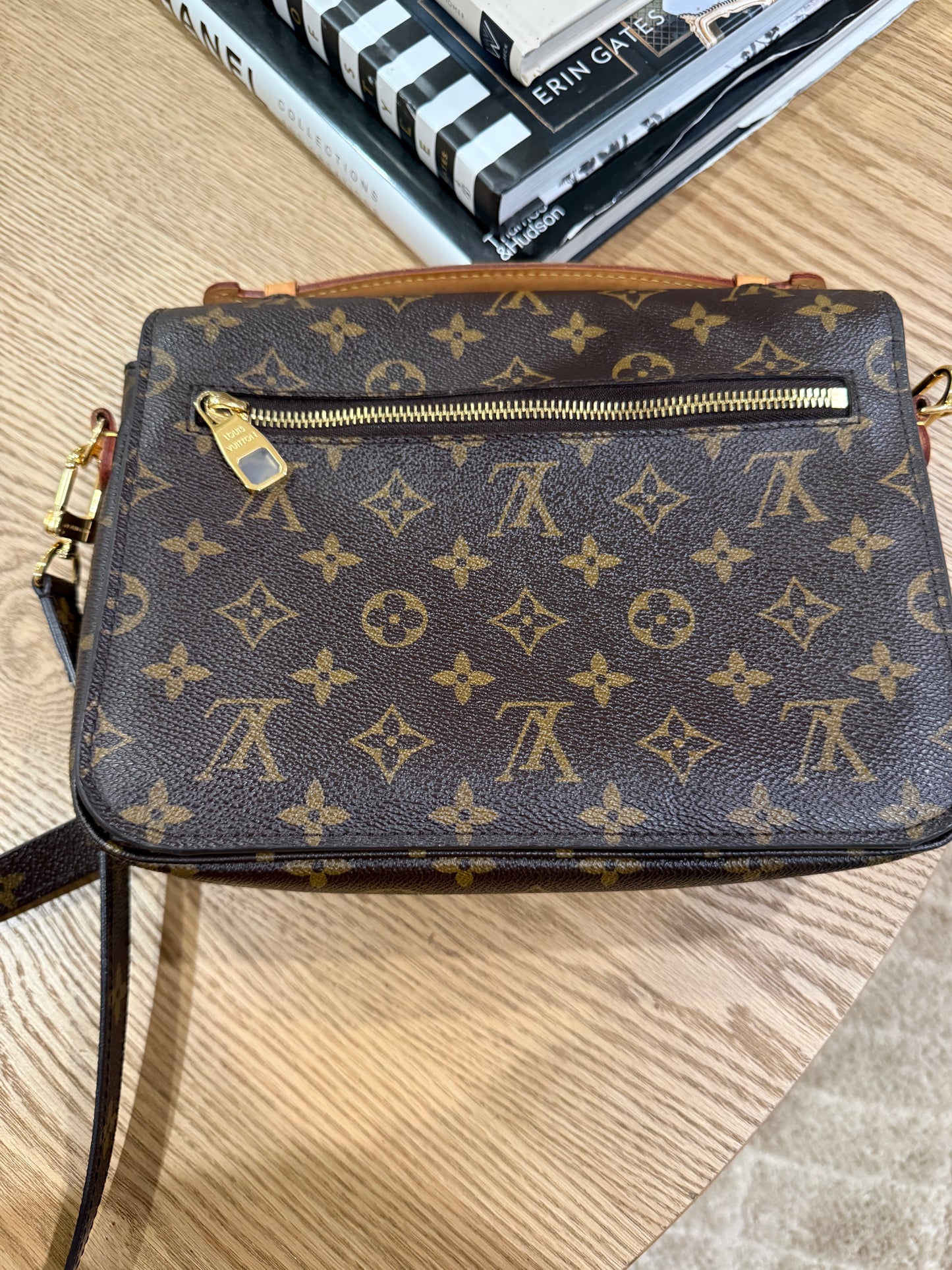 Pre-Owned Louis Vuitton Pochette Metis Monogram Canvas