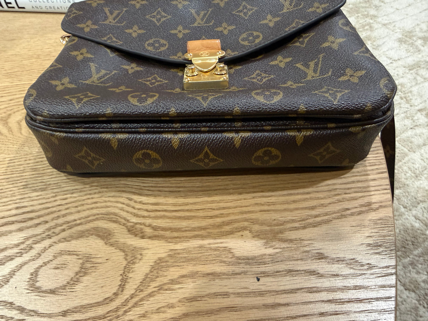 Pre-Owned Louis Vuitton Pochette Metis Monogram Canvas