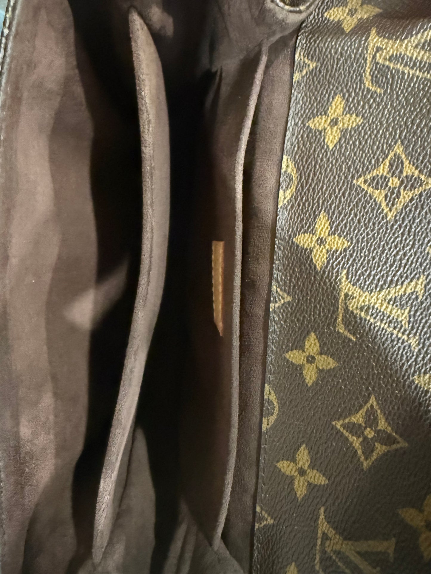 Pre-Owned Louis Vuitton Pochette Metis Monogram Canvas