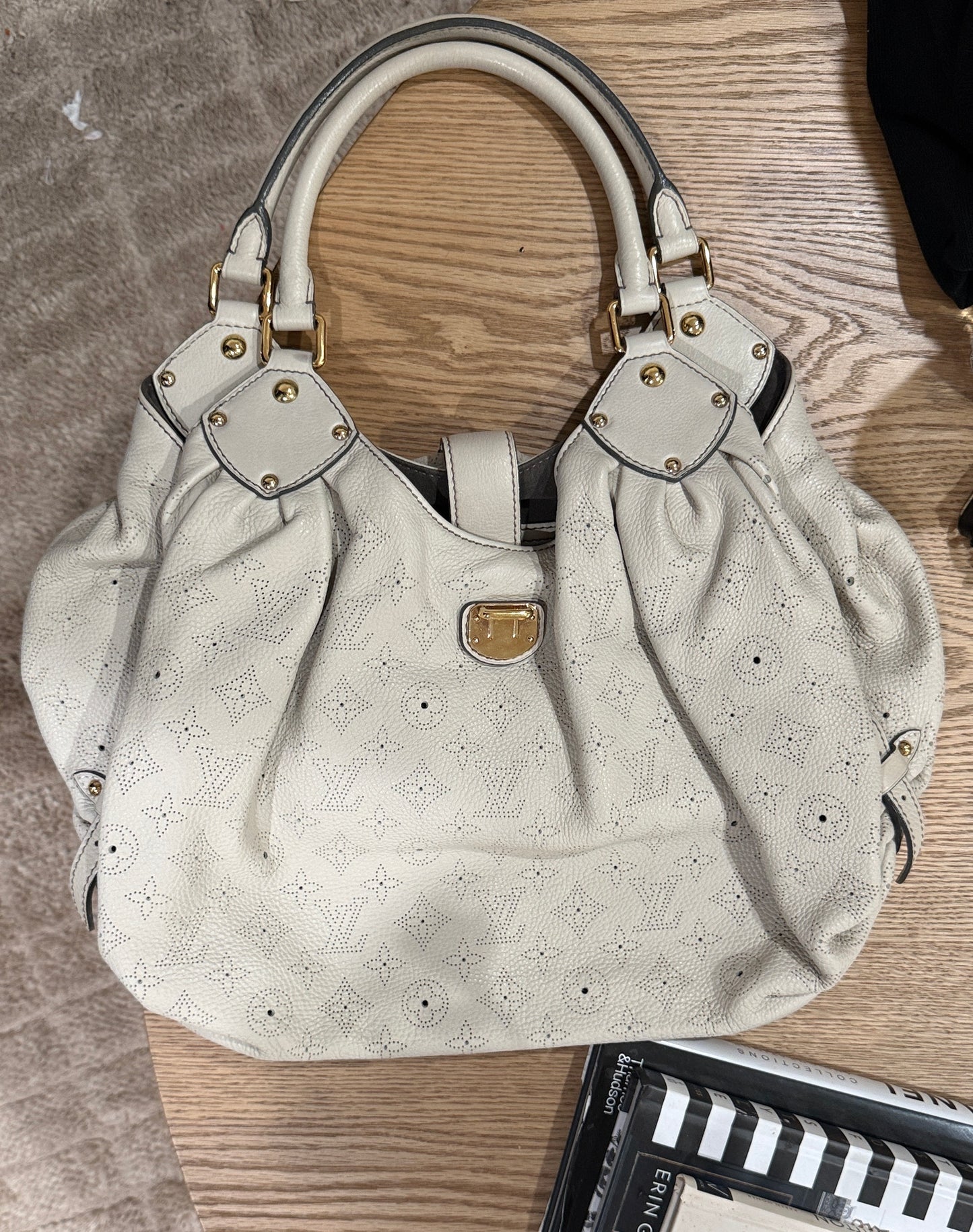 Pre-Owned Louis Vuitton XL Hobo Mahina Leather