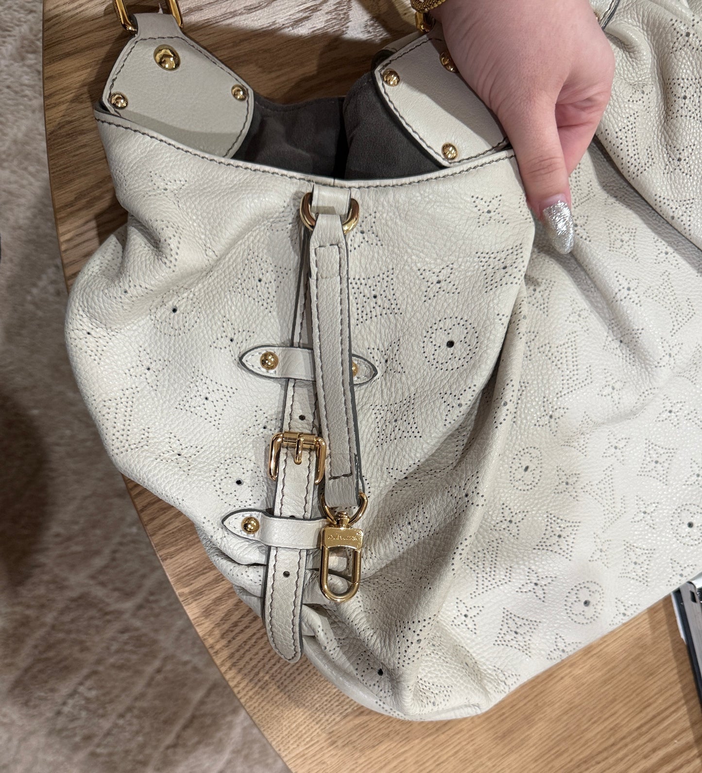 Pre-Owned Louis Vuitton XL Hobo Mahina Leather