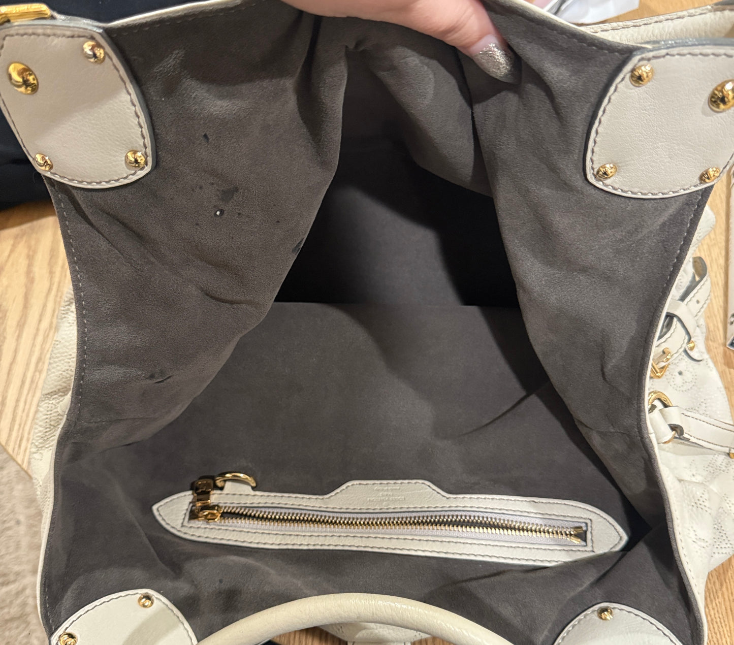Pre-Owned Louis Vuitton XL Hobo Mahina Leather